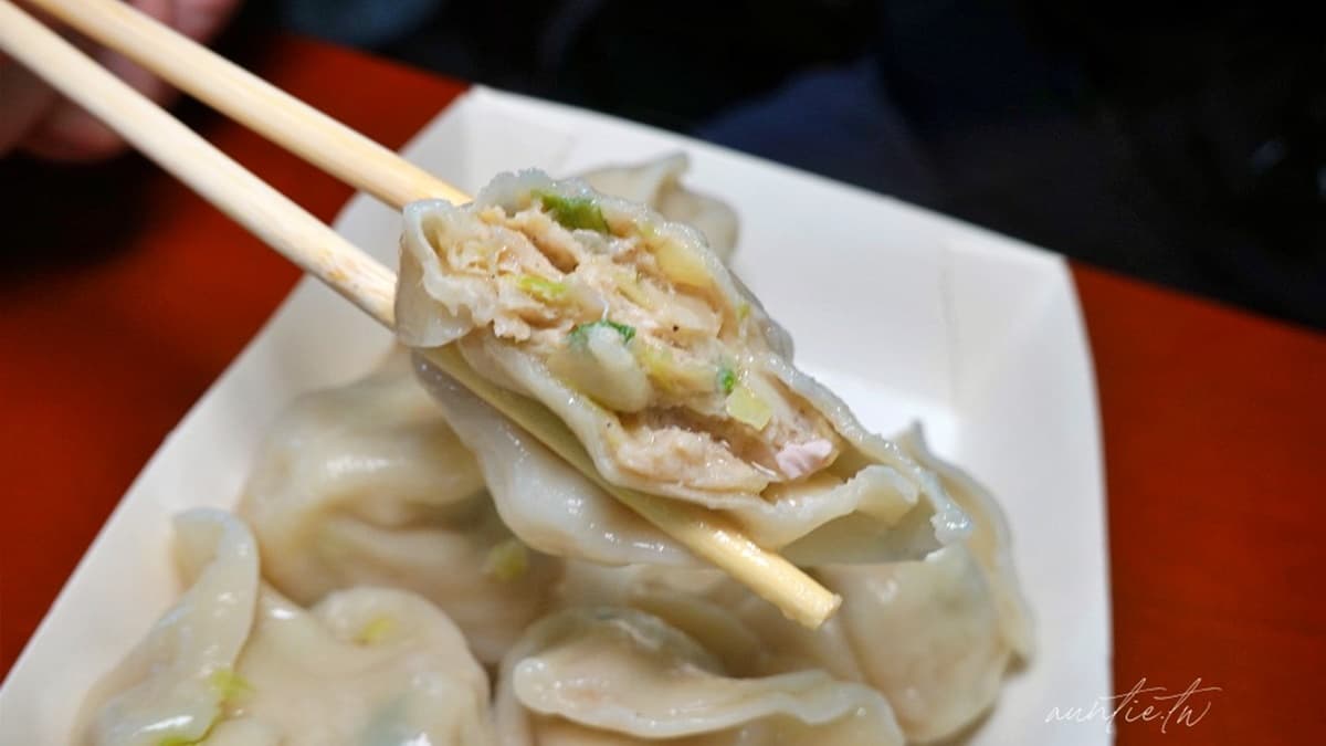 水餃是高麗菜蔥口味，外皮偏薄，放冷一點再吃外皮會比較Ｑ一點。（圖片來源：水晶安蹄不務正業過生活）