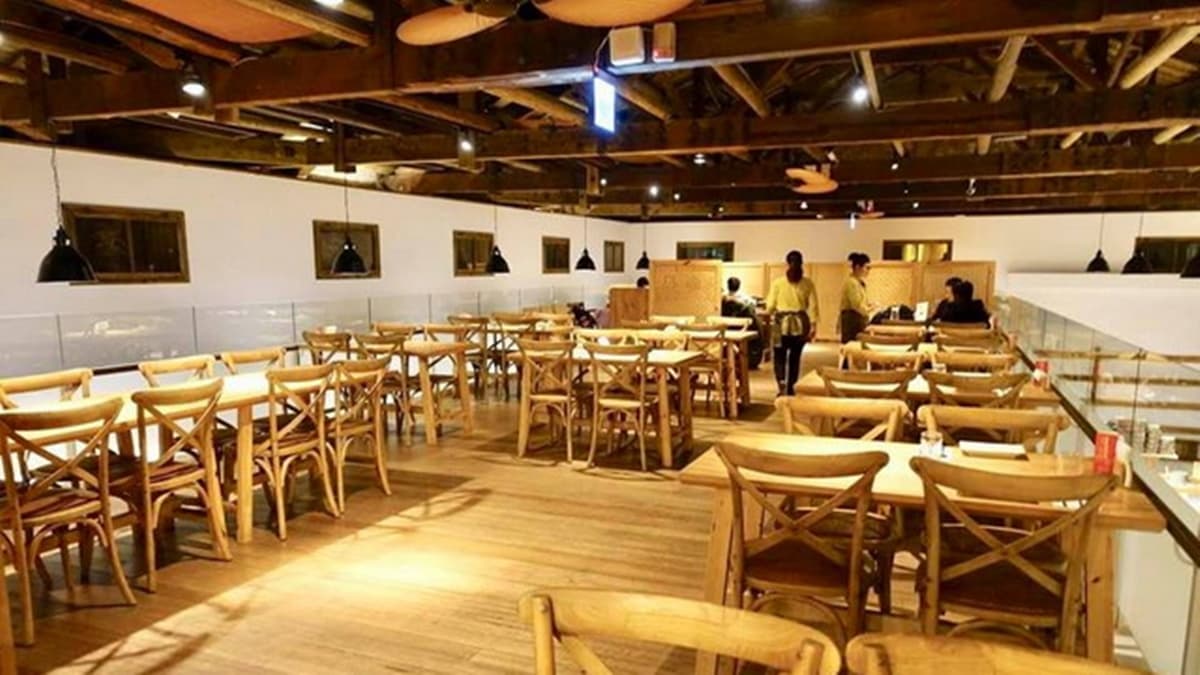 ２樓用餐空間相當有復古文青感，整體滿有風味。（圖片來源：貓大爺）