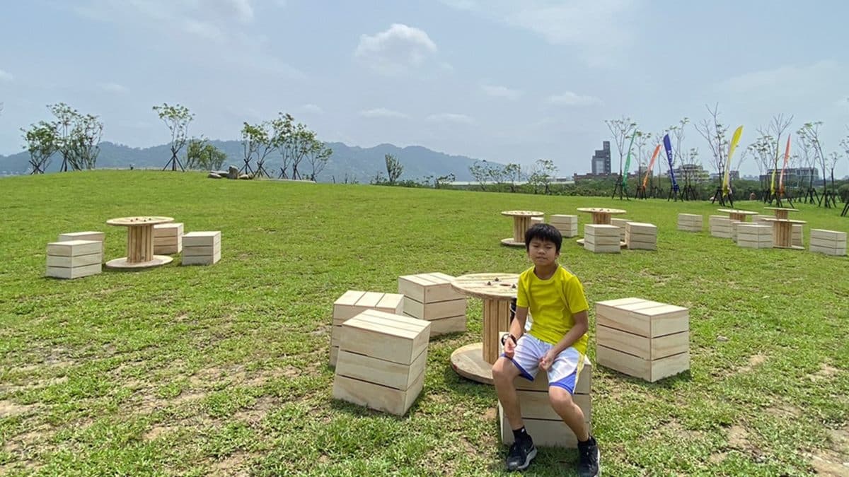戶外草地營造出清新的野餐休閒風。（圖片來源：珍太妃旅遊親子生活）