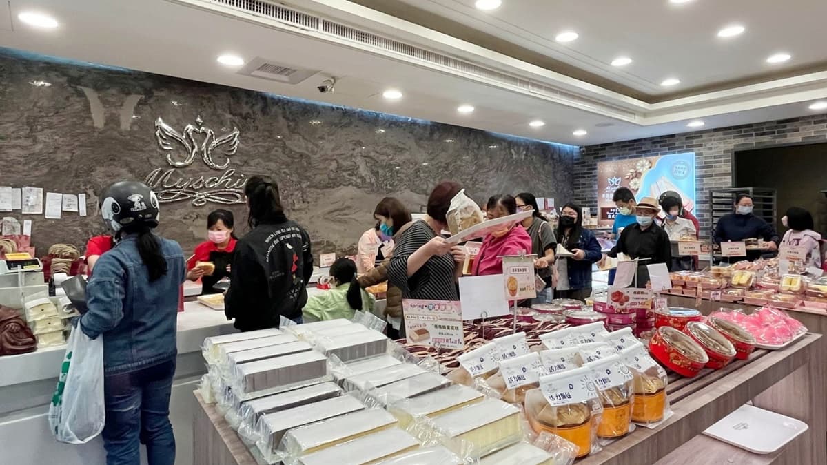 店內生意很好，門市常常擠滿了選購人潮。（圖片來源：柚香魚子醬的蹦蹦跳跳）