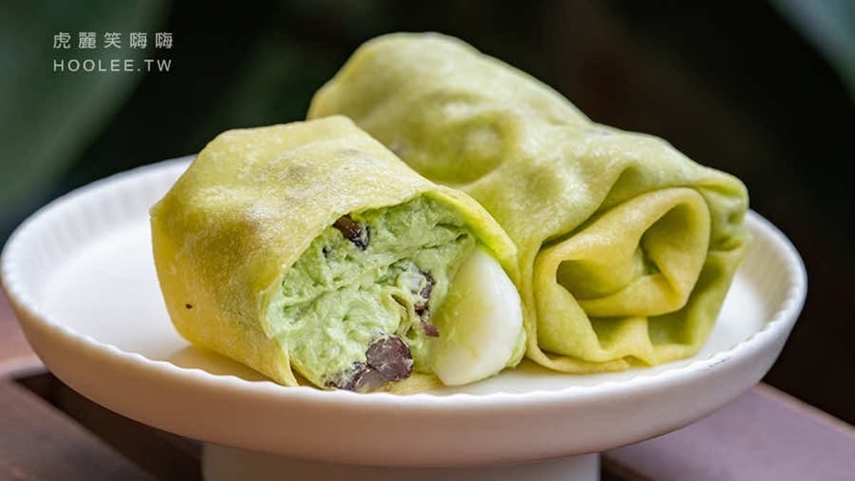 抹茶紅豆麻糬被窩捲選用小山園抹茶粉製作，加上生乳及蜜紅豆。（圖片來源：虎麗笑嗨嗨）
