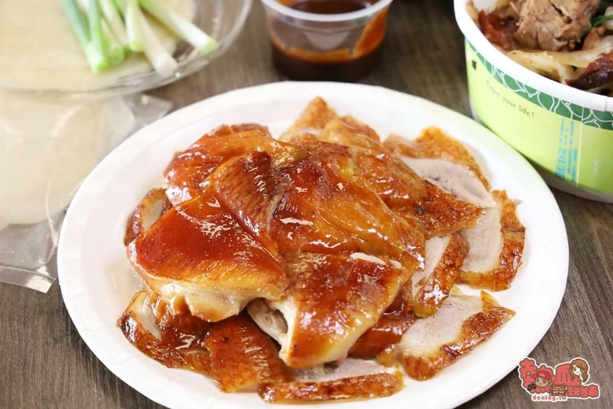 未開門就完售！台南超夯「烤鴨三吃」沒訂吃不到，「火龍果皮片鴨」獨門必嘗