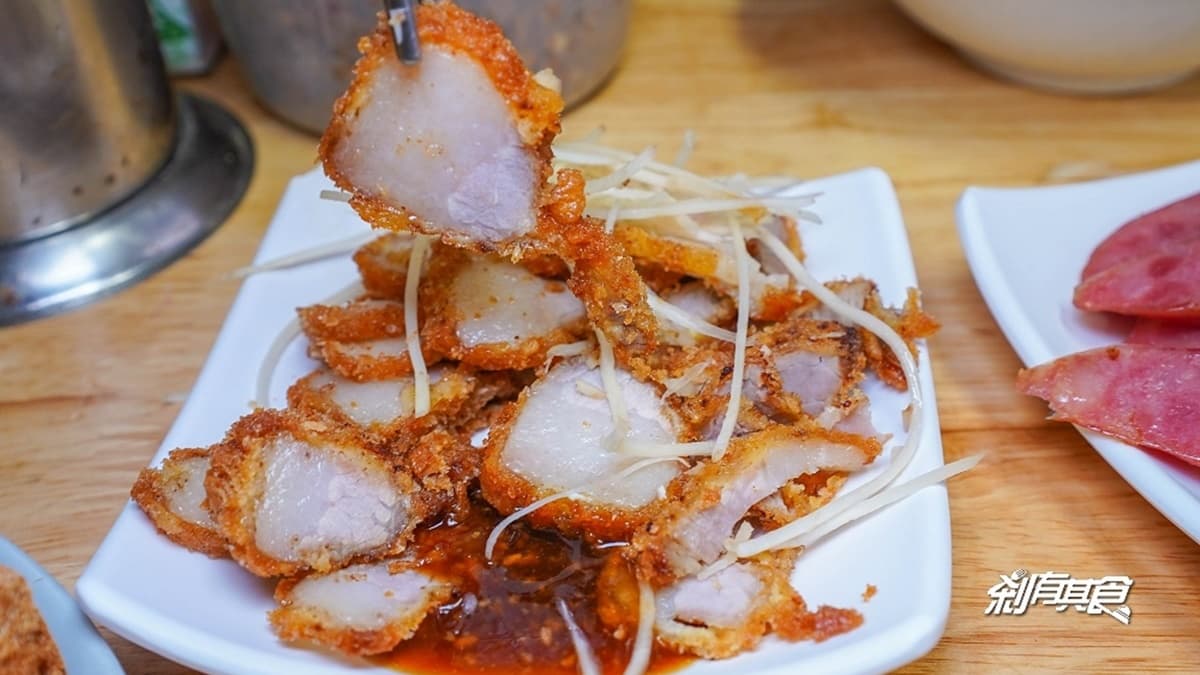 「招牌燒肉」肉質可以選肥、瘦、中，外皮炸到滿酥脆的。（圖片來源：剎有其食）