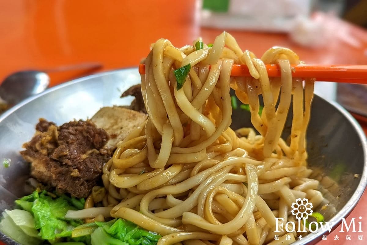 CP值完勝北部!4.5星「大碗公牛肉麵」爽啃大塊牛排骨,熱賣20年在地人都大推 CP值完勝北部!4.5星「大碗公牛肉麵」爽啃大塊牛排骨,熱賣20年在地人都大推