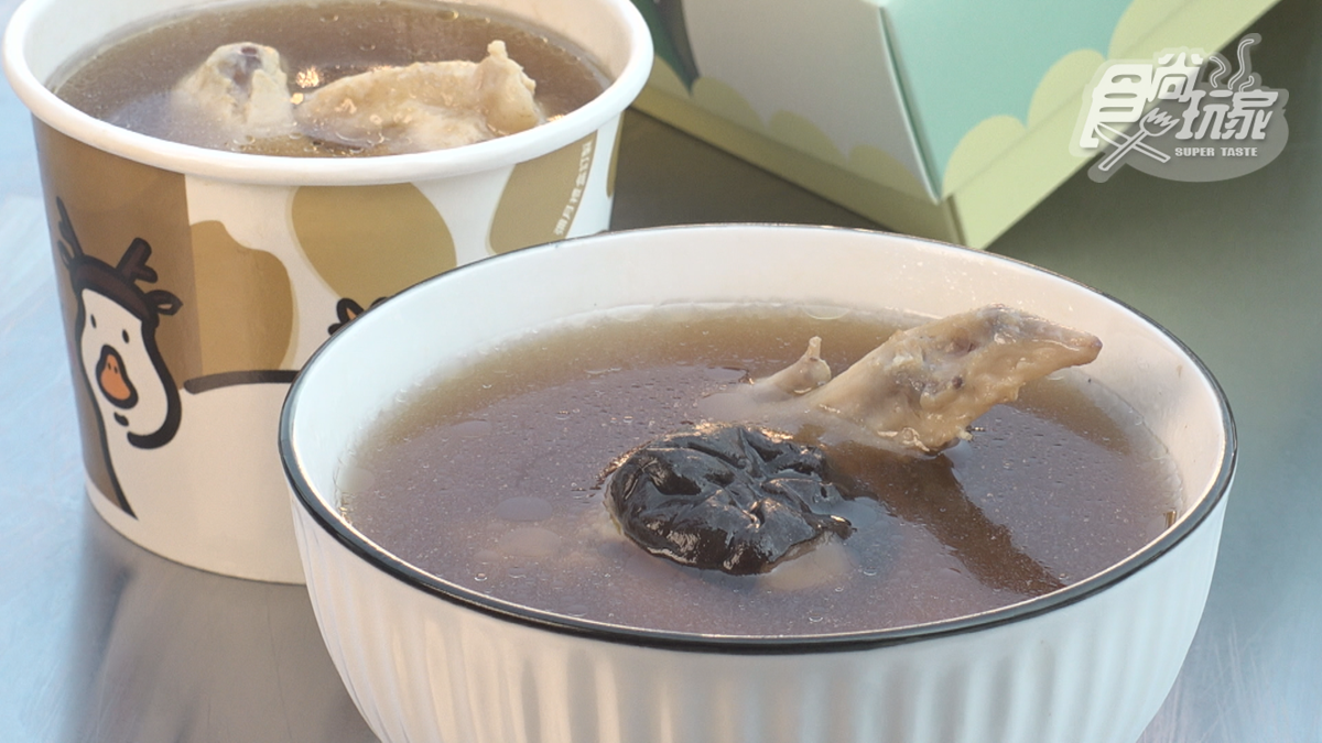 「蔭瓜香菇雞湯」湯頭有蔭瓜的醬香味，讓人忍不住一口接著一口。