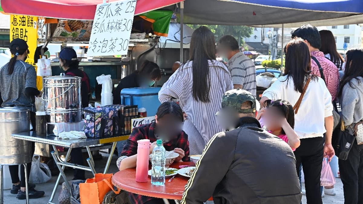 「眷村蔥油餅」１週只賣３天，每天只賣３小時，生意好到嚇嚇叫。（圖片來源：糖糖‘s享食生活）