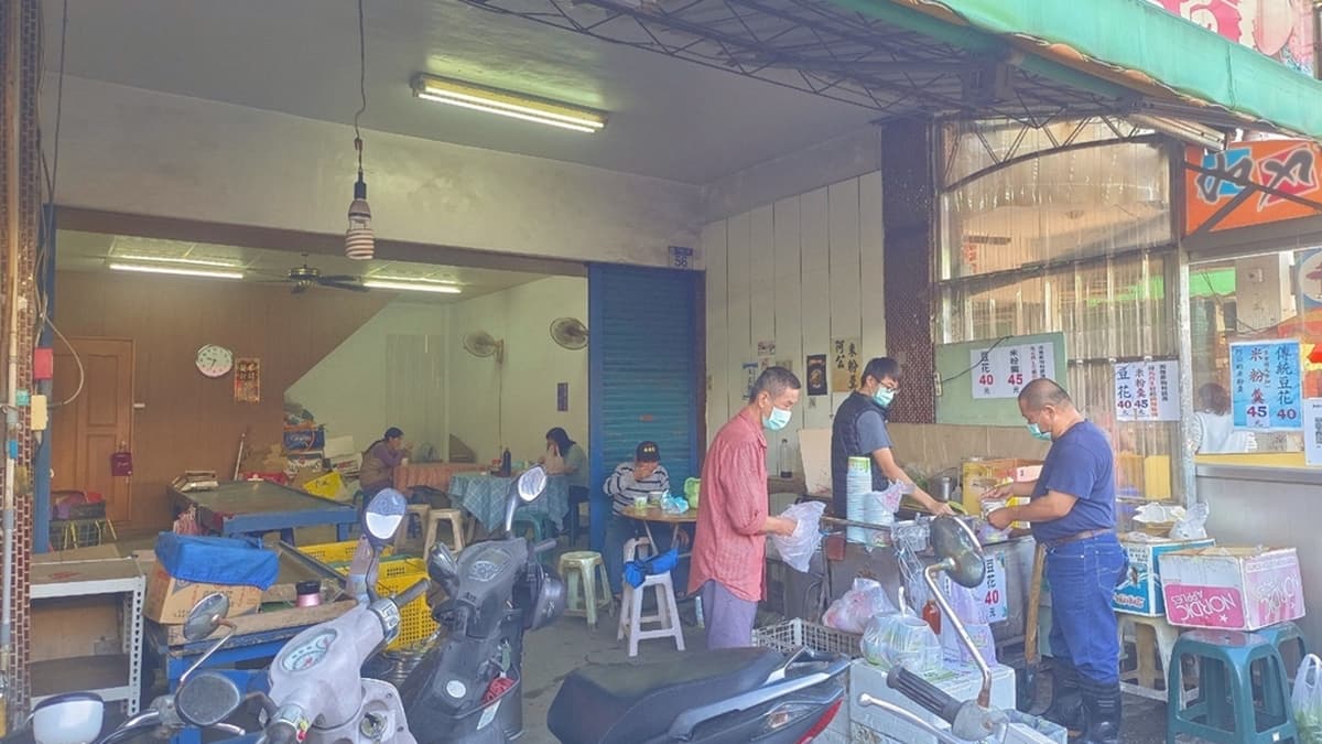 店家生意很好，６點半一開賣，通常２～３小時左右就會賣到精光。（圖片來源：💕小美很愛嚐💕）