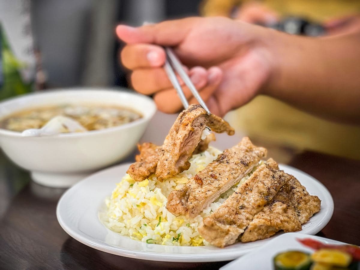 半價神還原「鼎泰豐炒飯」!北投暴紅美食是這家,銅板價吃紅油燃麵、酸辣湯 半價神還原「鼎泰豐炒飯」!北投暴紅美食是這家,銅板價吃紅油燃麵、酸辣湯