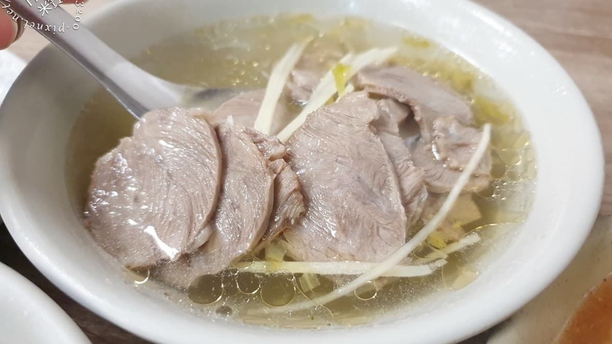 喜歡嘴邊肉的朋友也可以試試嘴邊肉湯，加入薑絲去腥喝起來很清爽。（圖片來源：米寶麻幸福滿載）