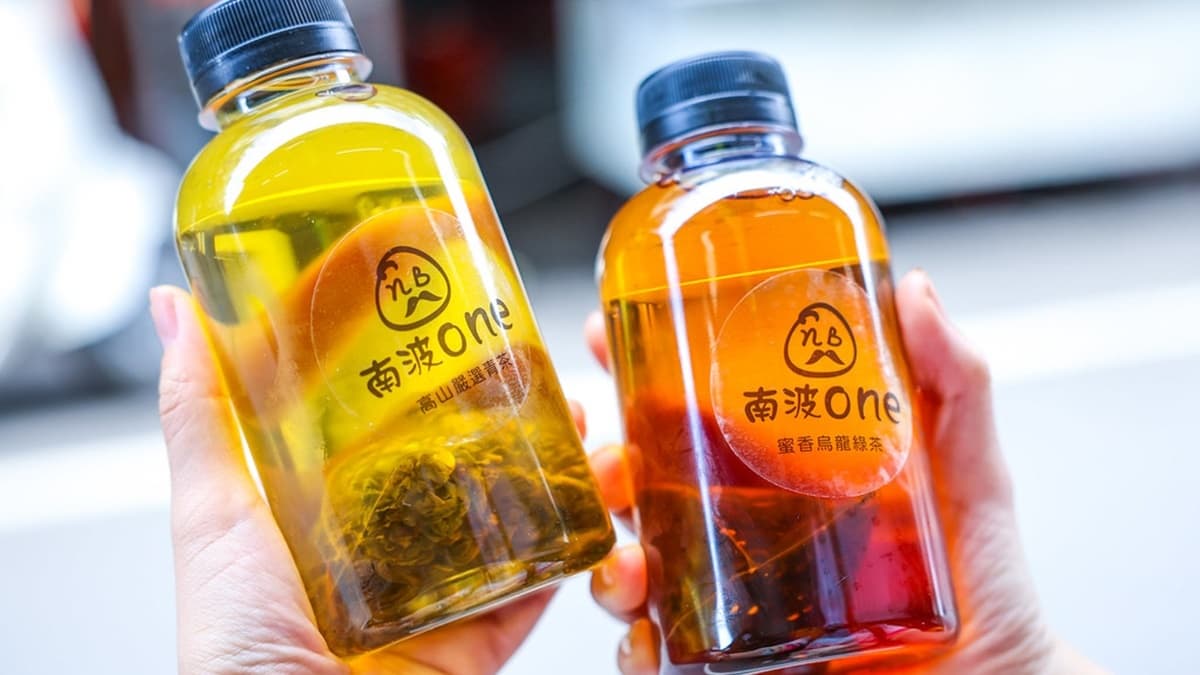 店內有販售瓶裝無糖茶，是吃點心的解膩好搭檔。（圖片來源：陳小可的吃喝玩樂）