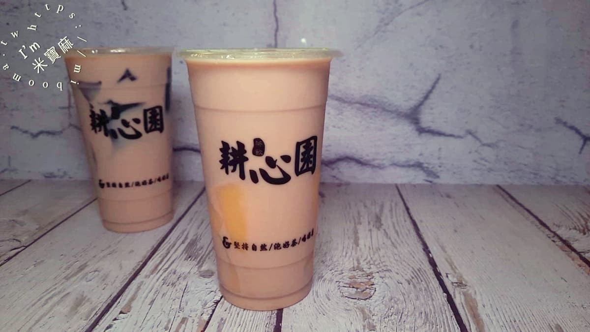 「布丁奶茶」布丁給得很多，奶茶都快喝完了，布丁仍然剩很多！（圖片來源：米寶麻幸福滿載）