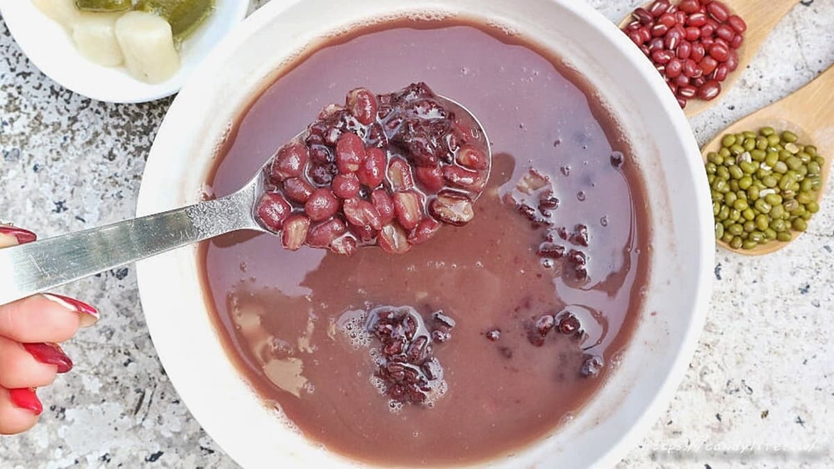 「紫米紅豆抹茶小湯圓」加入紫米、珍珠及抹茶小湯圓，整碗料超多。（圖片來源：糖糖’s享食生活）