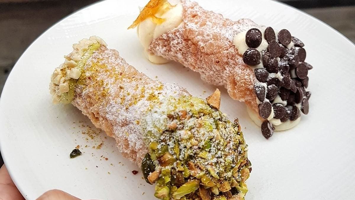 除了原味之外，開心果口味的「CANNOLI」也很受歡迎。（圖片來源：專業噗嚨共MISO吃走）
