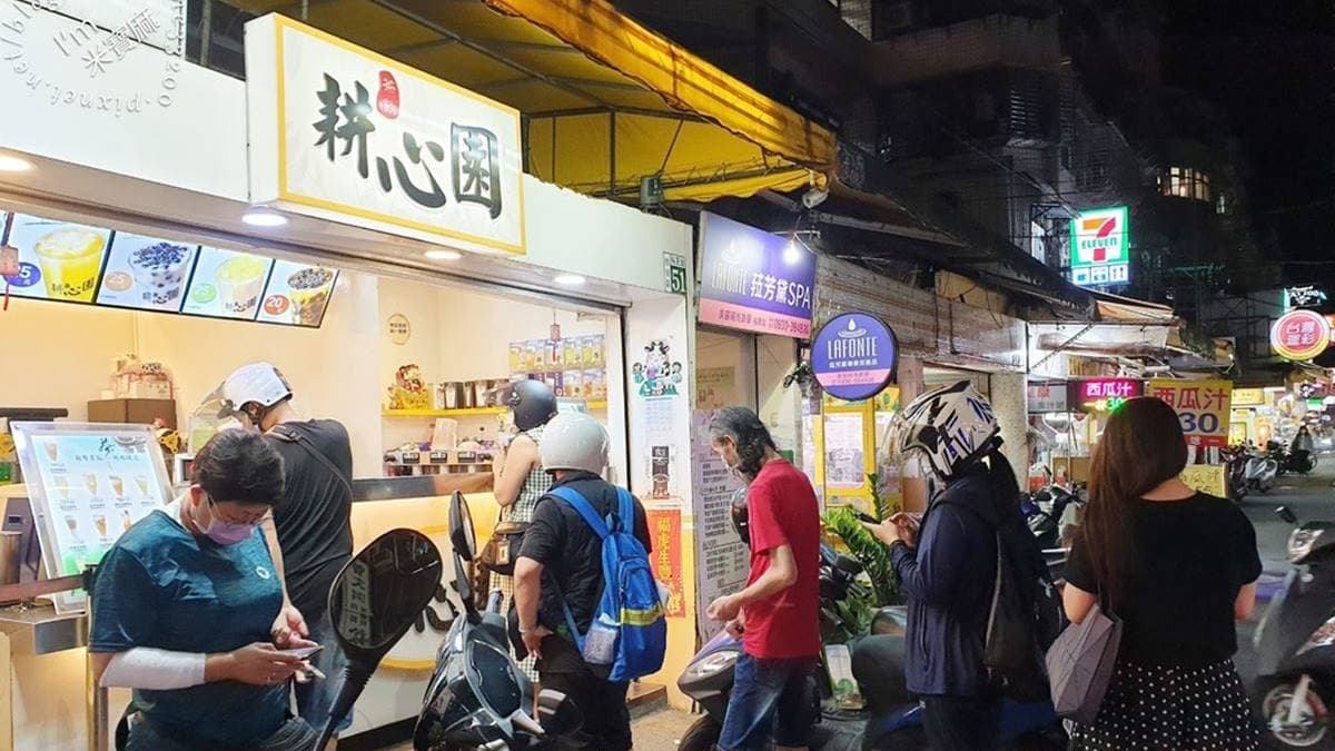 「耕心園茶飲店」是在地相當受歡迎的手搖飲店。（圖片來源：米寶麻幸福滿載）
