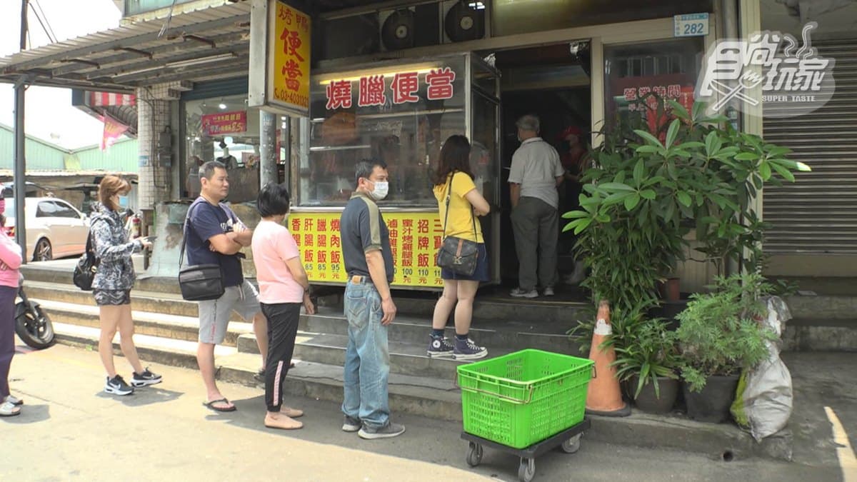 「和記燒臘店」位於桃園市平鎮區，便當分量十足，非常經濟實惠。