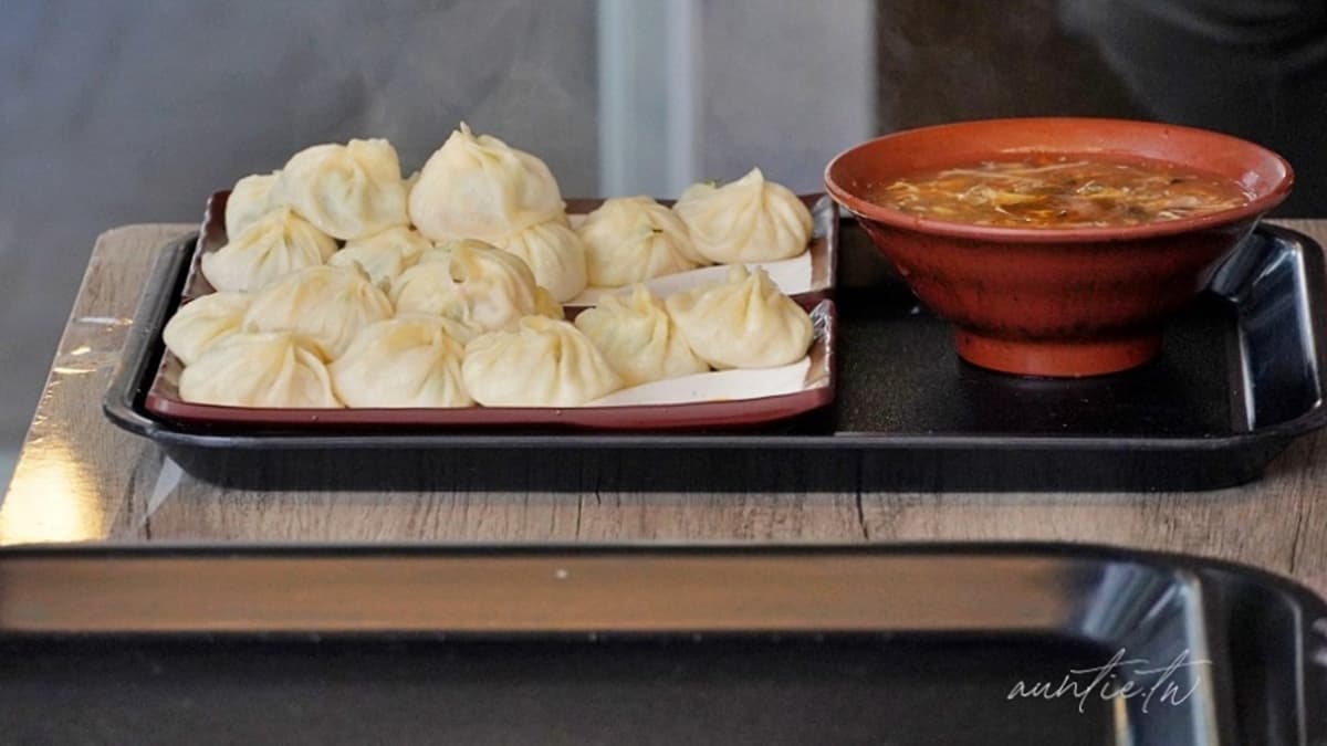 店裡的餐點就只有小籠包和酸辣湯２種，其他都是飲料類。（圖片來源：水晶安蹄不務正業過生活）