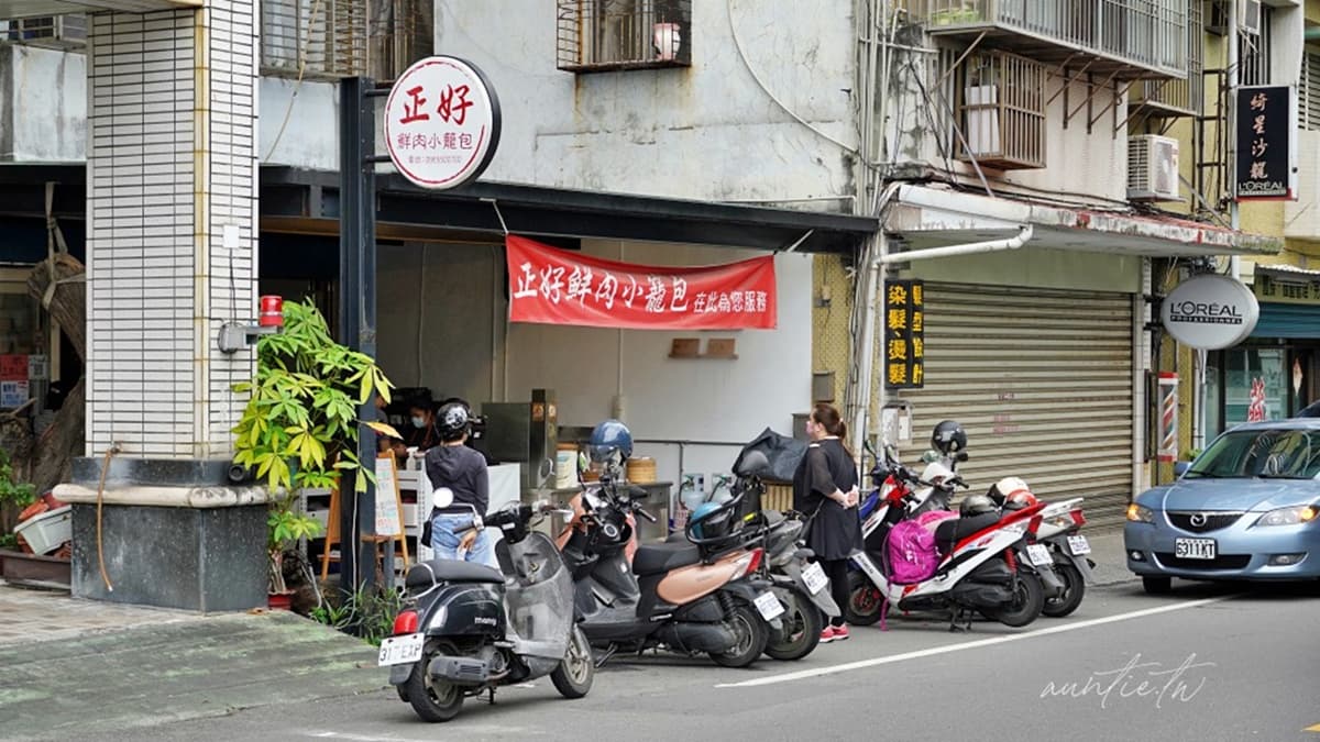 店裡到了中午用餐時間，客人就很多，提早賣完會提早收工。（圖片來源：水晶安蹄不務正業過生活）