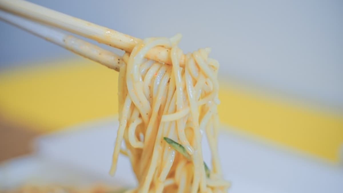 麵條用的是細麵，反而跟上頭的料形成對比，吃起來層次很夠。（圖片來源：小咪ma．吃喝玩樂趣）