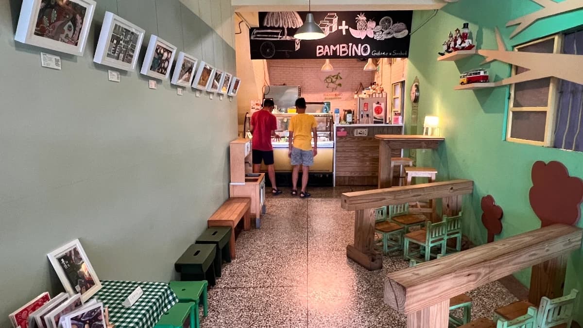 店裡不定期有創作者的作品展出，邊吃冰淇淋邊欣賞好享受。（圖片來源：my Love Family）