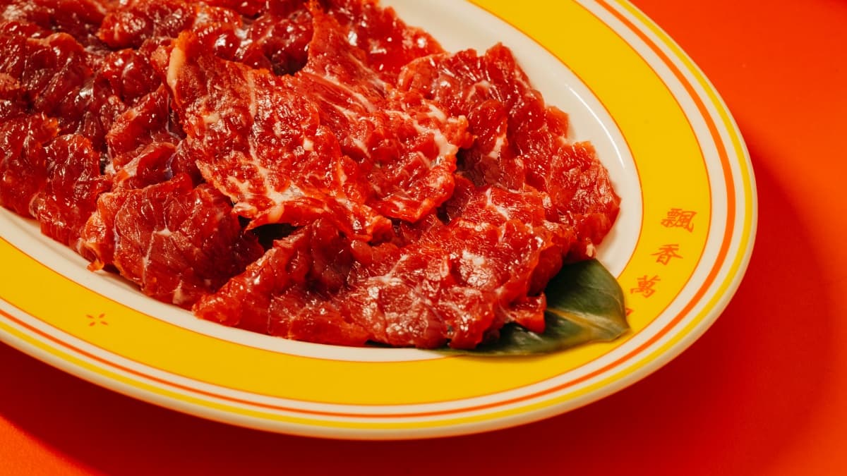 【新開店】正宗台南味來了！IG暴紅「民生輝」在東區，爽嗑３種等級溫體牛、台式熱炒