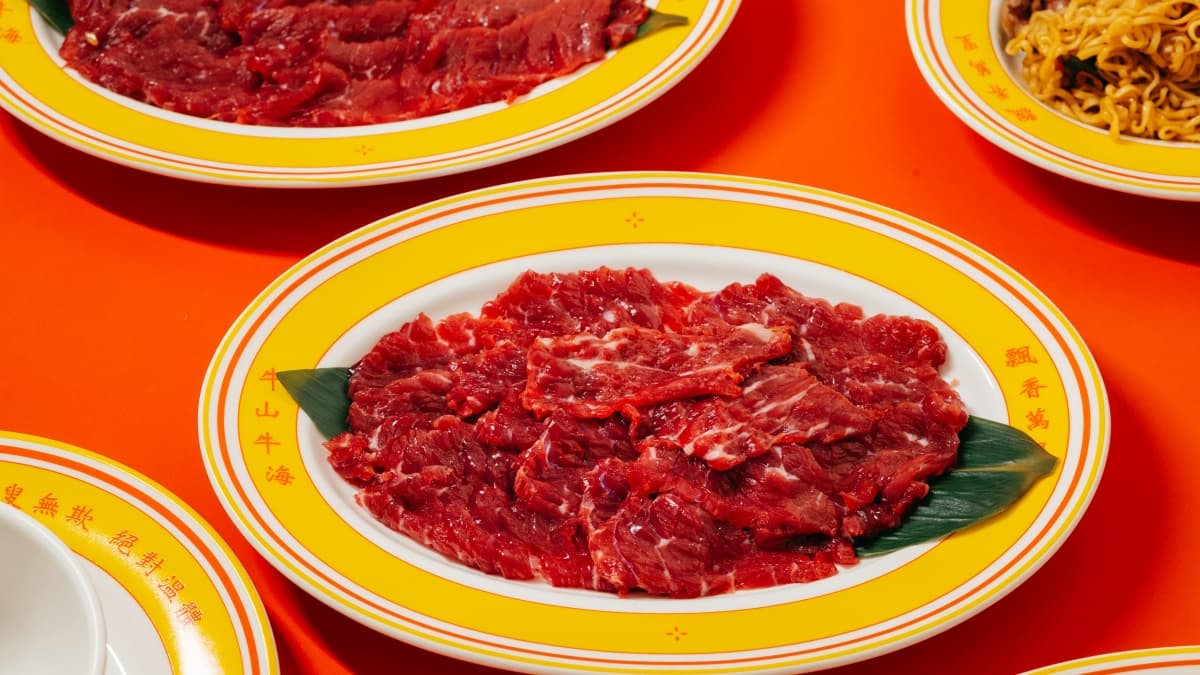 推出３種等級的溫體牛，滿足饕客味蕾。（圖片提供：民生輝）