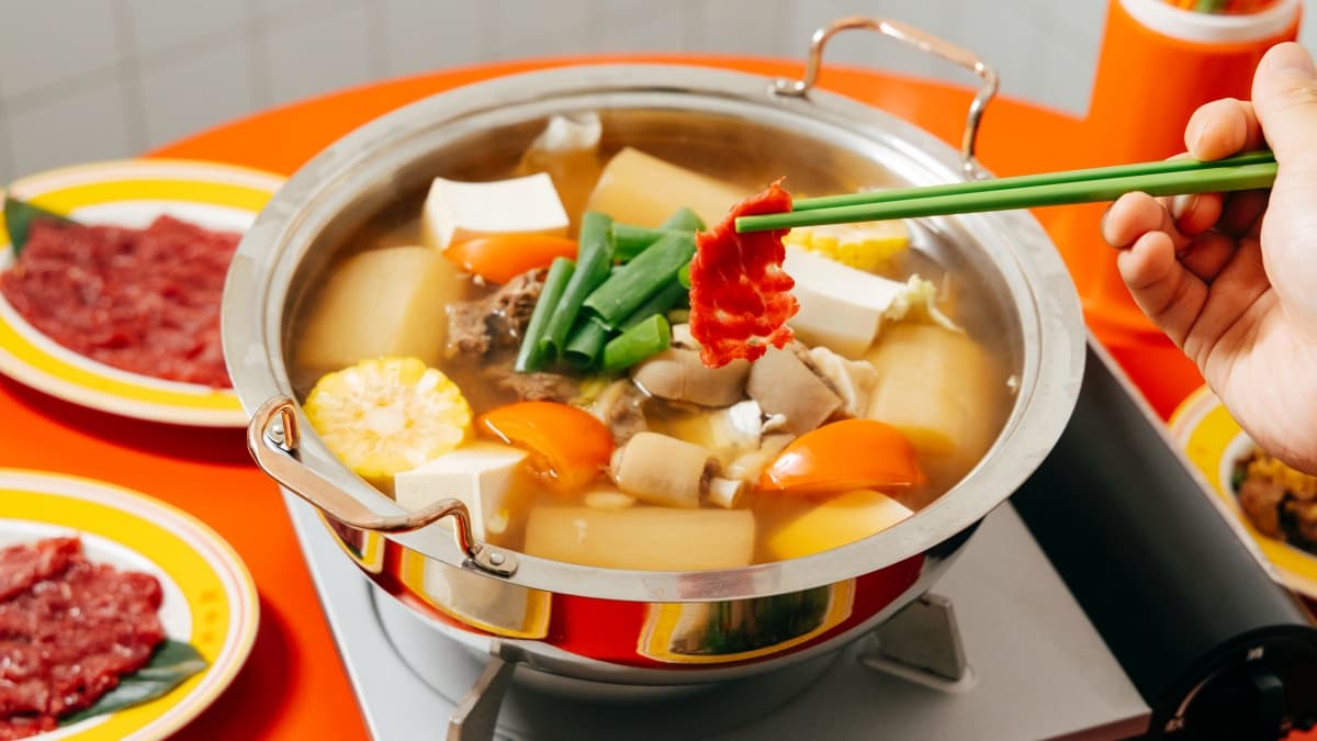 溫體牛肉鍋。（圖片提供：民生輝）