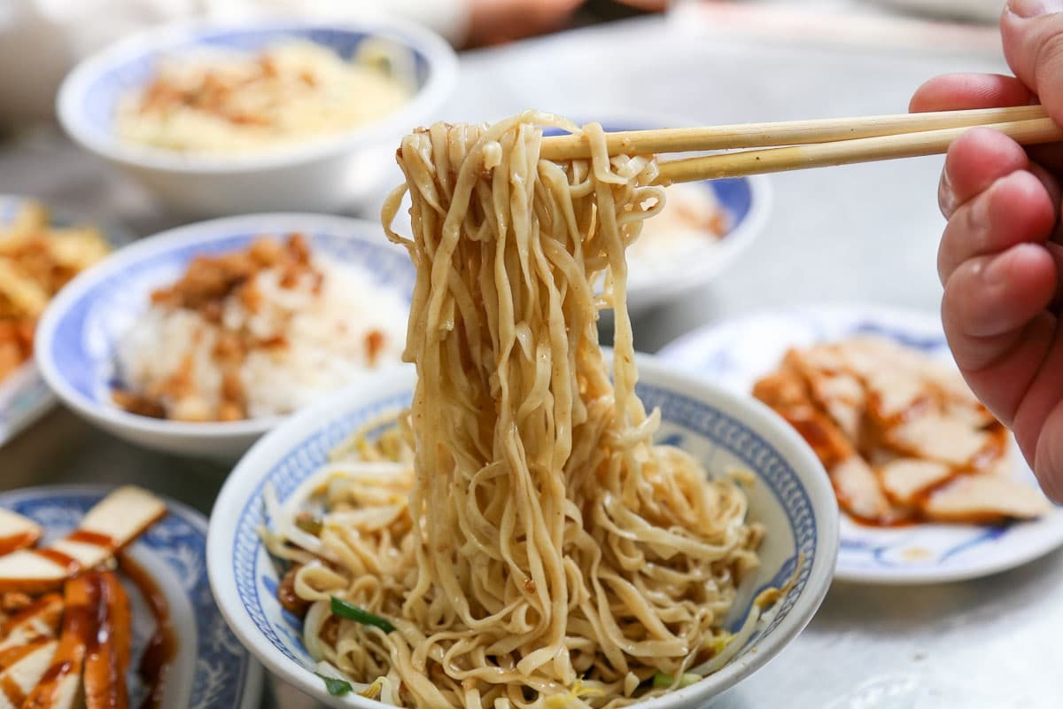 肉燥飯15元太佛心!台南市場「隱藏版小吃」在地人都愛,30元鹹香乾麵也必點 肉燥飯15元太佛心!台南市場「隱藏版小吃」在地人都愛,30元鹹香乾麵也必點