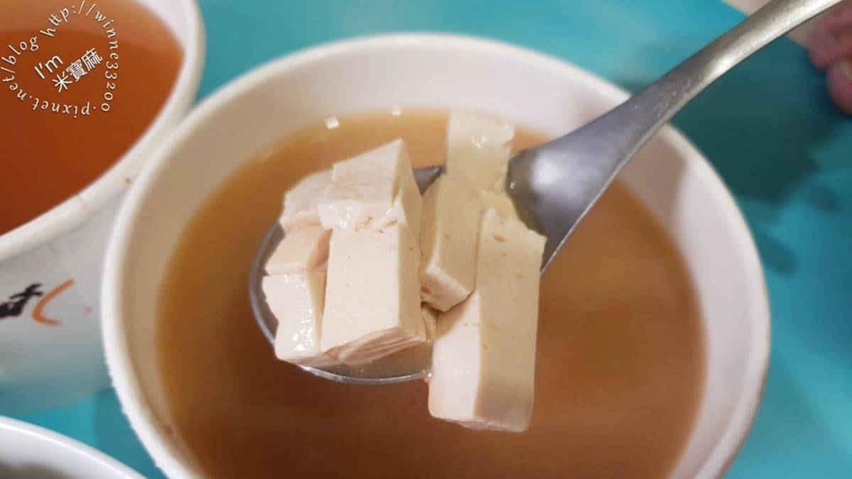味噌湯會加入柴魚和板豆腐，喝起來很順口。（圖片來源：米寶麻幸福滿載）