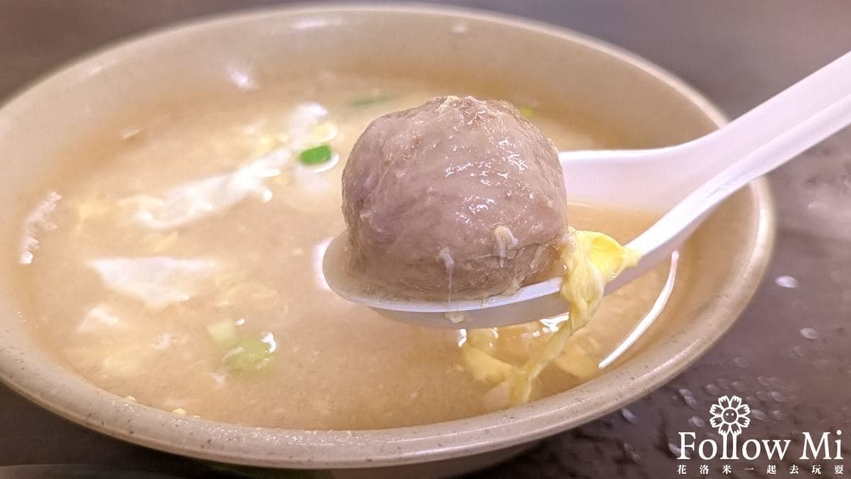 綜合湯就是俗稱的「三合一」，是加了貢丸和蛋花的味噌湯。（圖片來源：花洛米一起去玩耍）