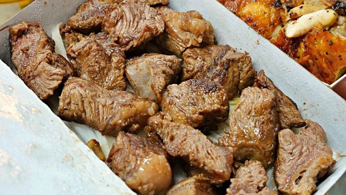 牛小排切成塊狀，肉質鮮嫩肥美。（圖片來源：水晶安蹄不務正業過生活）