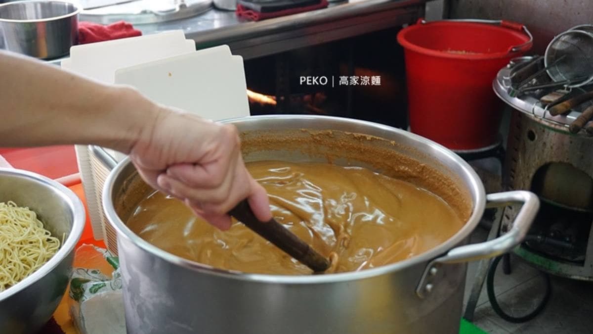 店家生意很好，每天大概都會用掉４、５桶醬汁。（圖片來源：PEKO の Simple Life）