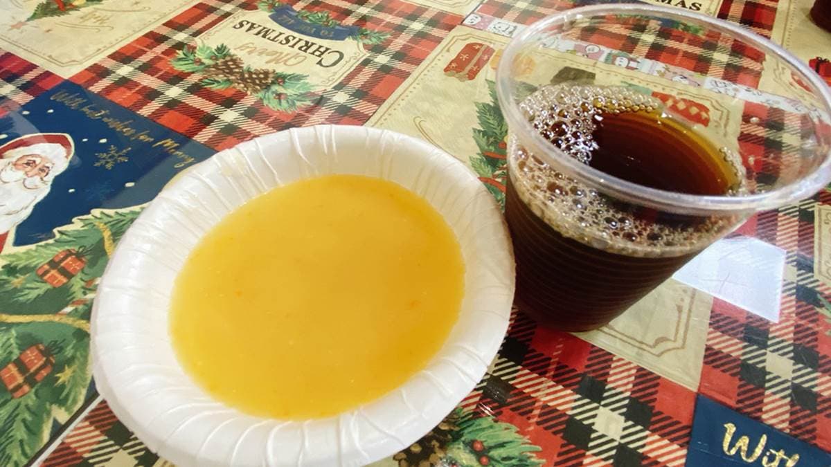 店內還有玉米濃湯和紅茶供顧客享用。（圖片來源：沐沐的吃喝玩樂生活日記）