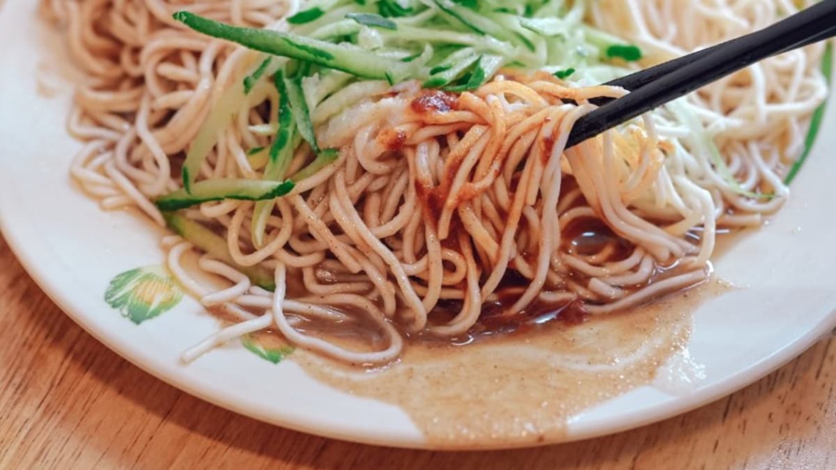 喜歡吃辣的朋友可吃看看店家的辣醬，辣度非常有後勁更開胃。（圖片來源：女子的休假計劃）