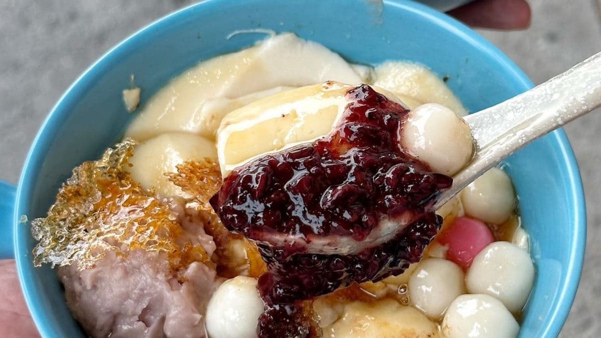 「烤豆花」可選擇３種配料，紫米跟芋泥真的是絕配。（圖片來源：阿華田的美食日記）