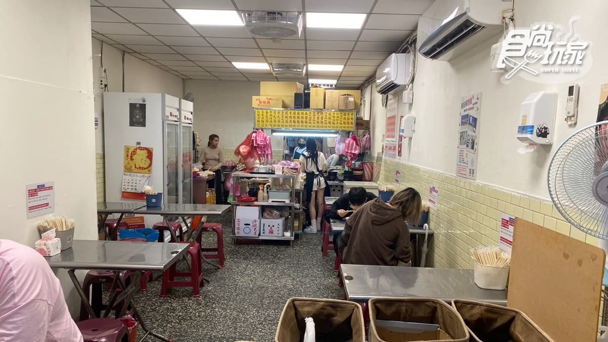 店內同時有賣泰式料理和台灣小吃，相當特別。