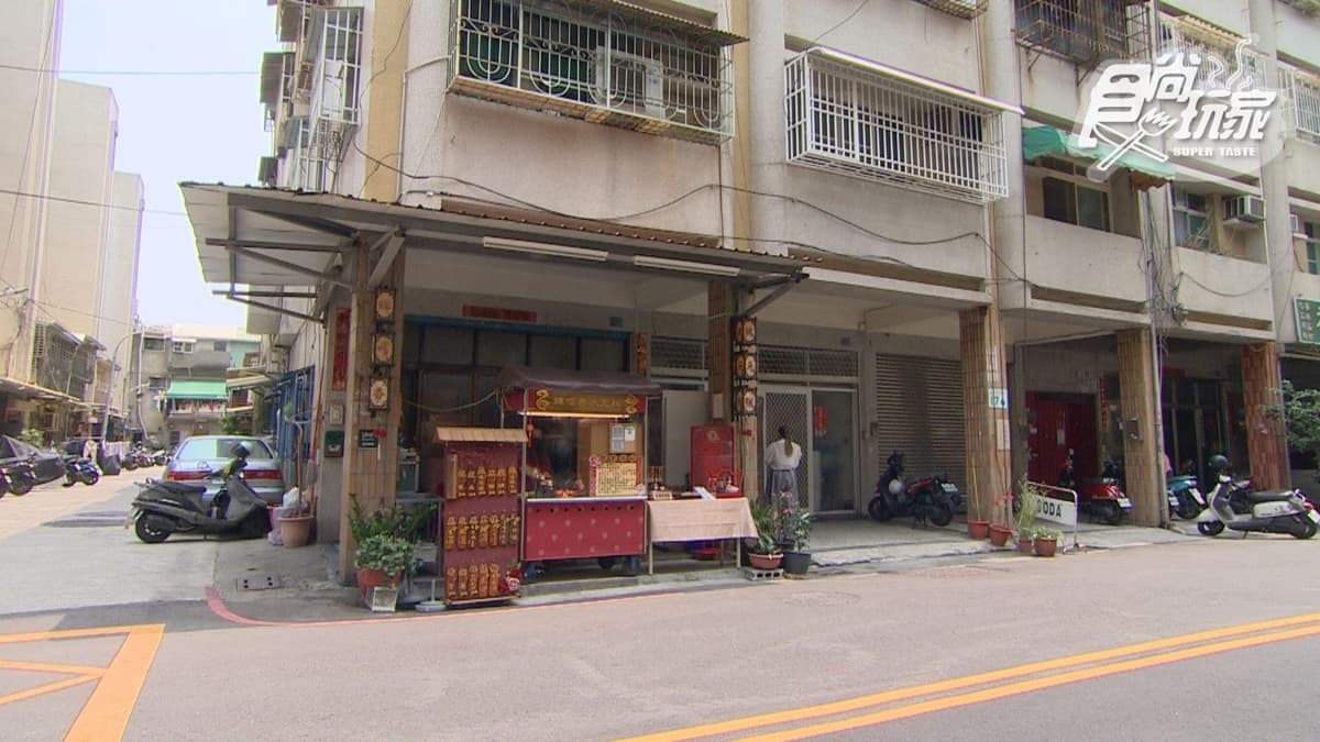 位於高雄三民區的「輝嚐香狀元糕」，是開在路邊的１家小攤販。