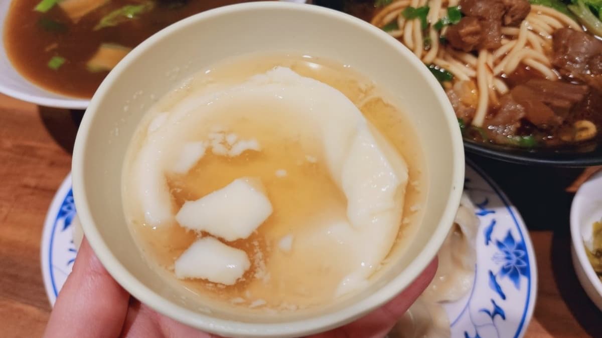 甜品區有整桶豆花任你挖，想加糖水或豆漿都可以。（圖片來源：Yuki's Life）