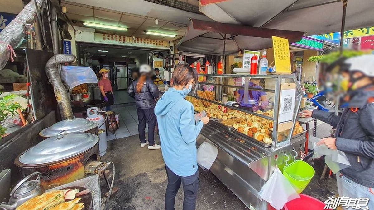 店家採自助式點餐，外帶需自己拿塑膠袋裝，最後再交給櫃台結帳。（圖片來源：剎有其食）