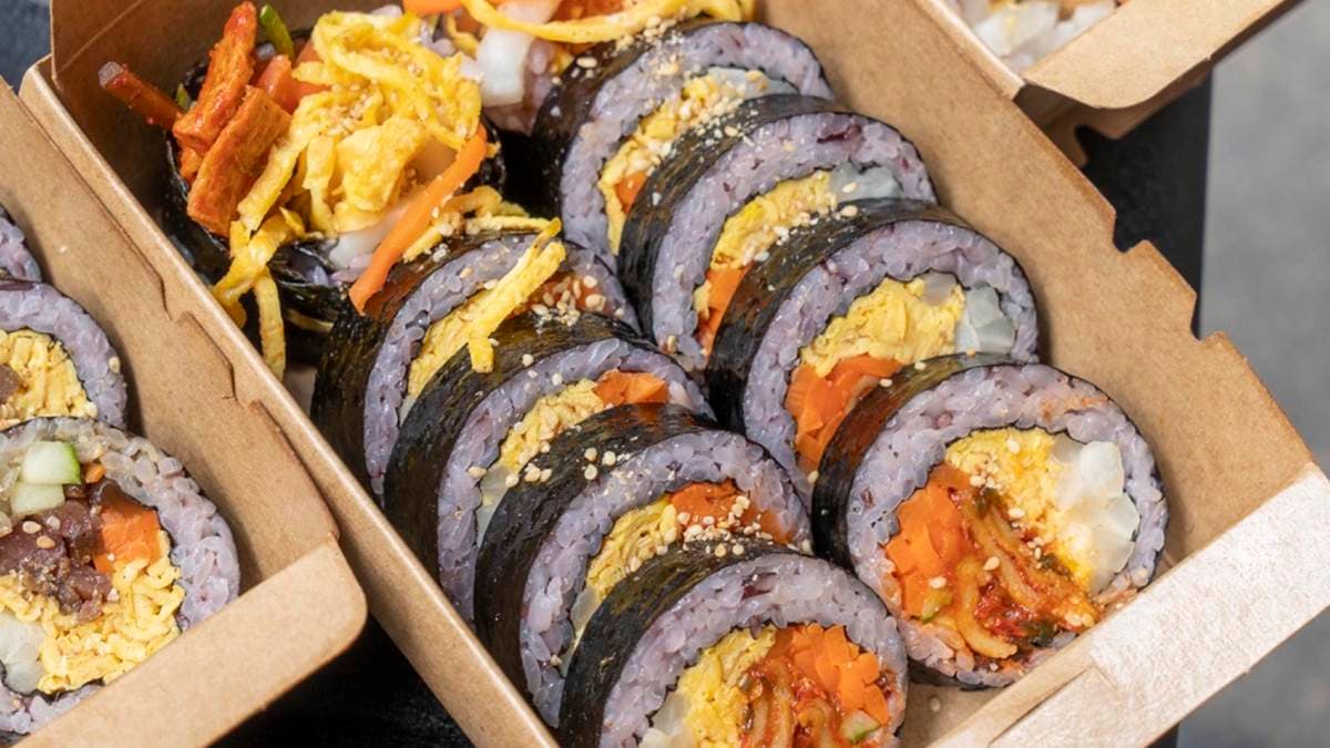 辣炒魚板的微辣程度在炎熱暑氣下，反而能增加食慾，相當下飯。（圖片來源：算命的說我很愛吃）