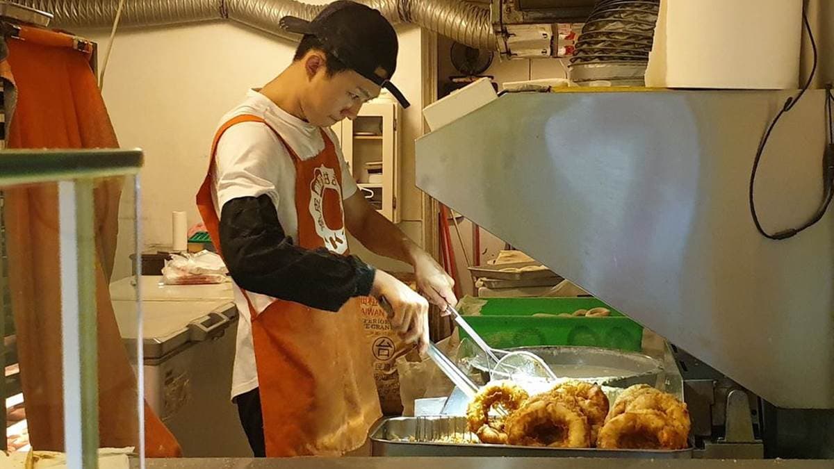 甜甜圈有固定出爐時間，想吃需要耐心等候。（圖片來源：米寶麻幸福滿載）