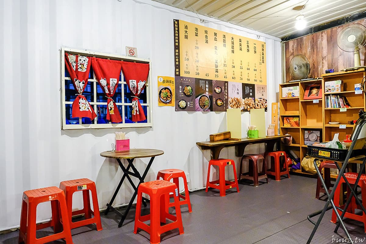 飄香台中30年！在地人最愛「臭豆腐３吃」隱身貨櫃屋，搭泡菜、酥炸都唰嘴