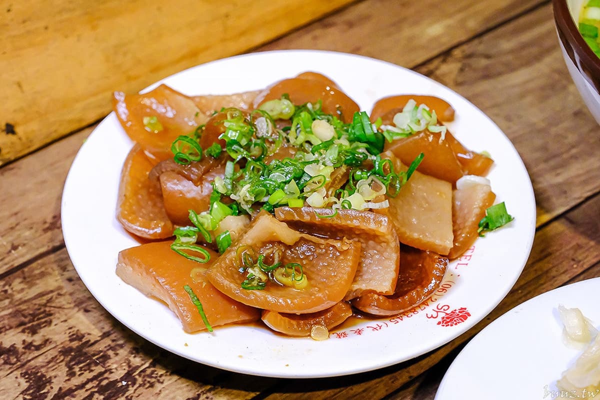 飄香台中30年！在地人最愛「臭豆腐３吃」隱身貨櫃屋，搭泡菜、酥炸都唰嘴