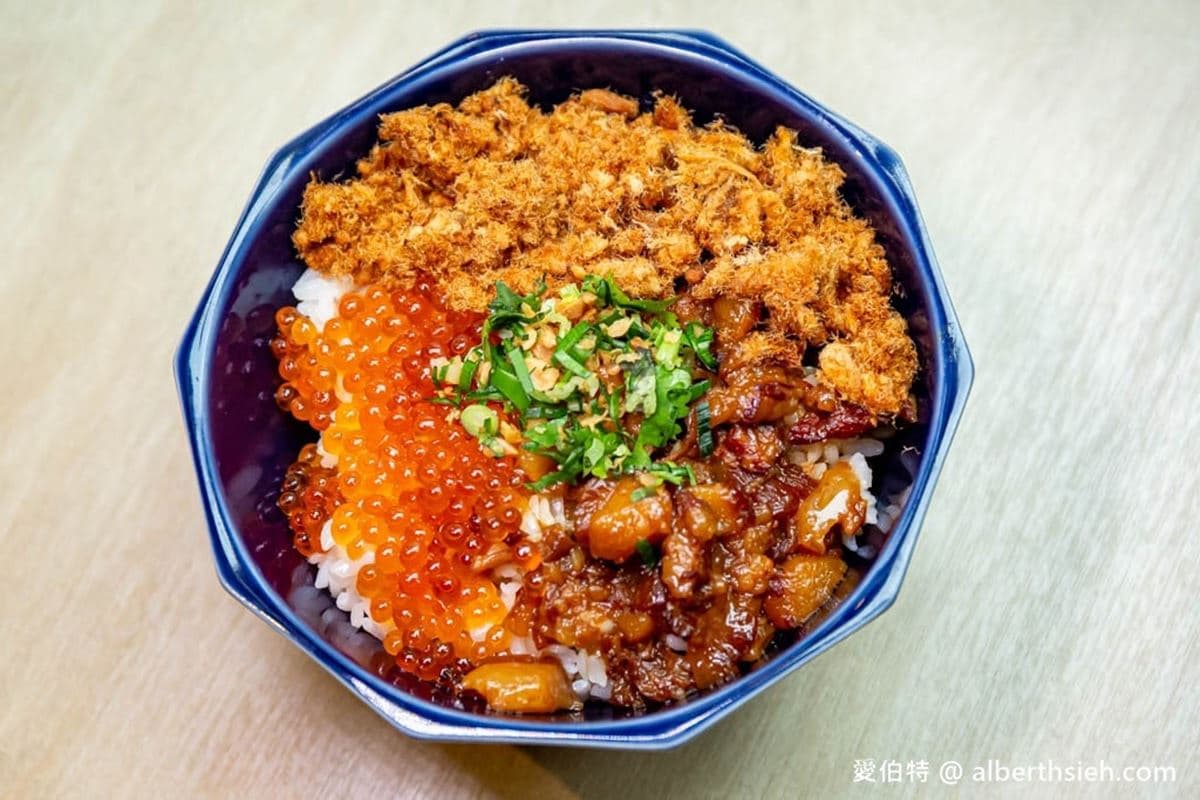 不怕痛風快挑戰!土地公廟藏「爆蛋鮮蚵滷肉飯」,肥美蚵仔尬蛋黃邪惡爆表 不怕痛風快挑戰!土地公廟藏「爆蛋鮮蚵滷肉飯」,肥美蚵仔尬蛋黃邪惡爆表