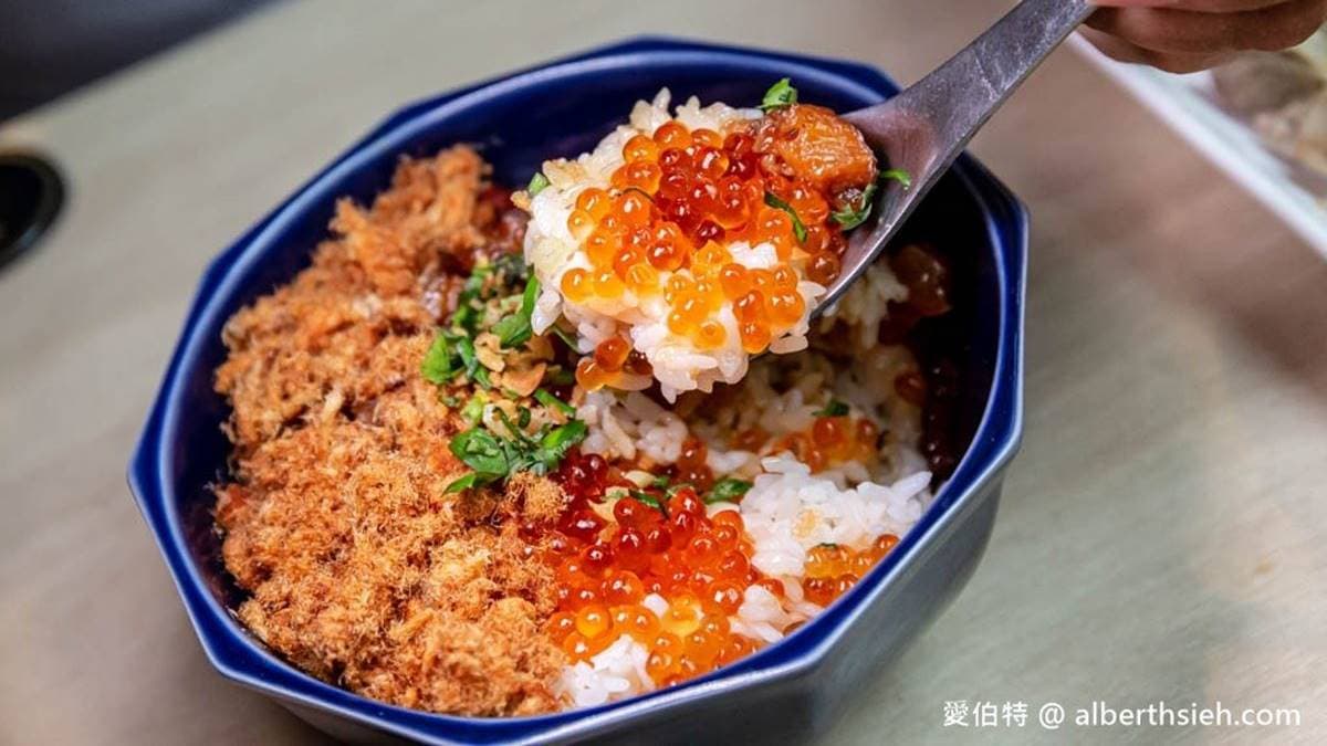 「溫泉鮭魚卵滷肉飯」大升級直接搭配鮭魚卵，層次很豐富。（圖片來源： 愛伯特吃喝玩樂全記錄）