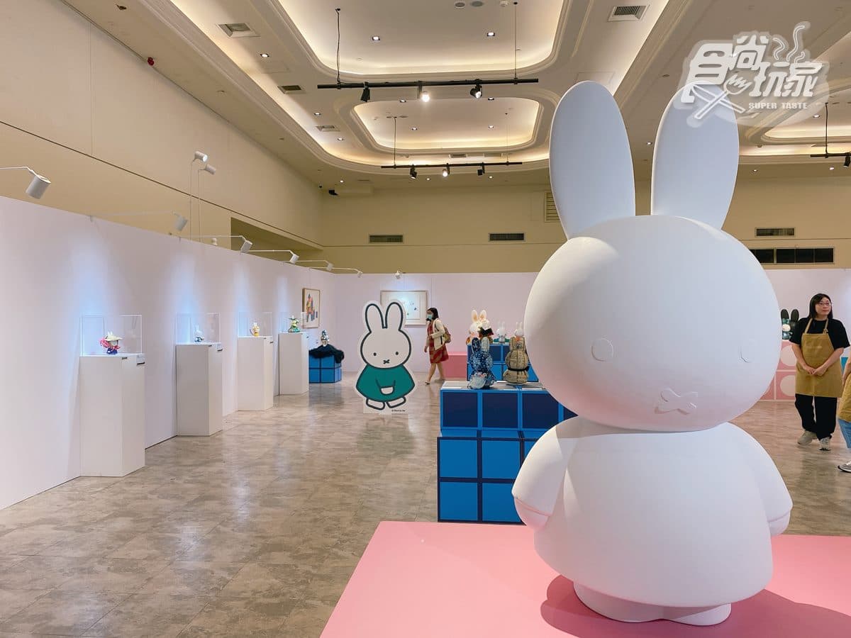 全台唯一「米飛兔特展」！芒果冰巨型公仔必拍，米血糕、臭豆腐兔兔可帶回家