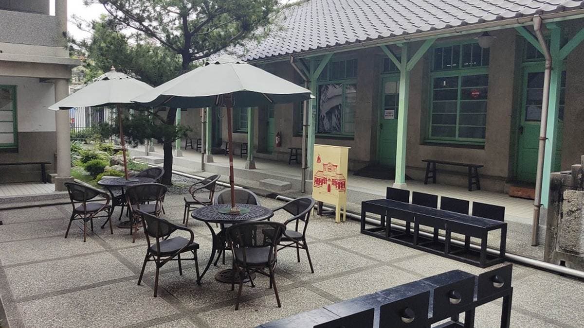 建築物的歷史悠久，來到戲館不但可以認識布袋戲文化，也能欣賞建築風采。（圖片來源：假日農夫愛趴趴照）