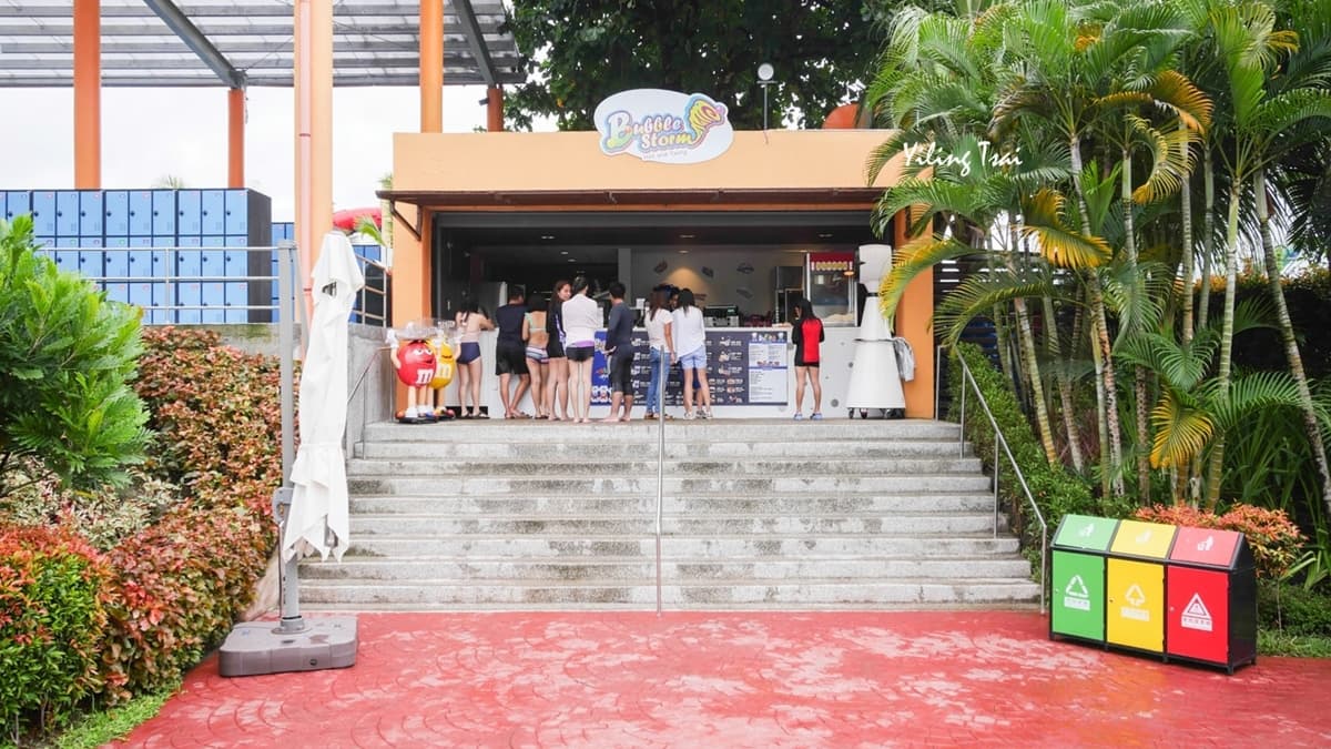 園內提供８個特色主題餐飲專區可以選擇，玩累了的話可以來這裡用餐。（圖片來源：蔡小妞依玲）
