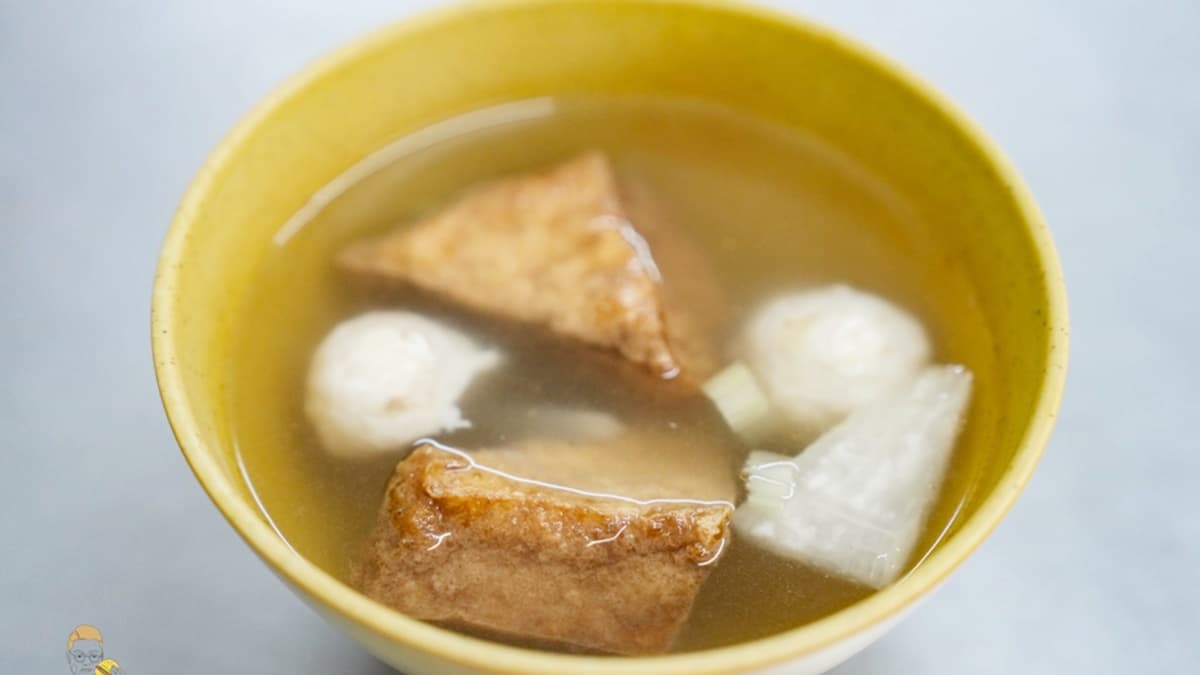 北港在地人激推早餐！「鐵板煎粿搭香腸」別處吃不到，20元佛系綜合湯也必點