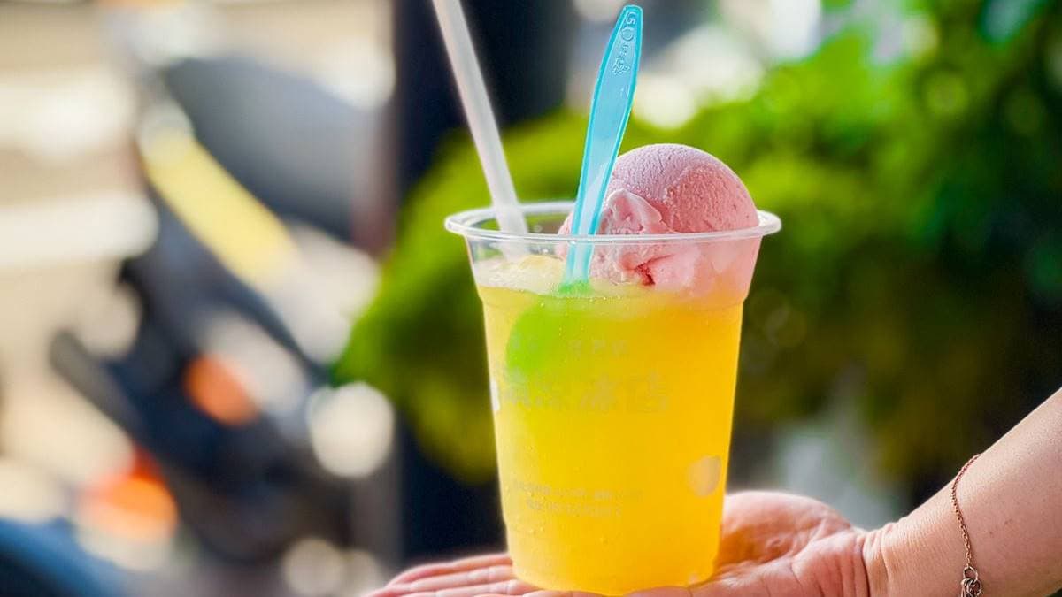 雪泥冰口感就像以前7-11賣的思樂冰，還可以加冰淇淋吃更過癮。（圖片來源：大手牽小手。玩樂趣）