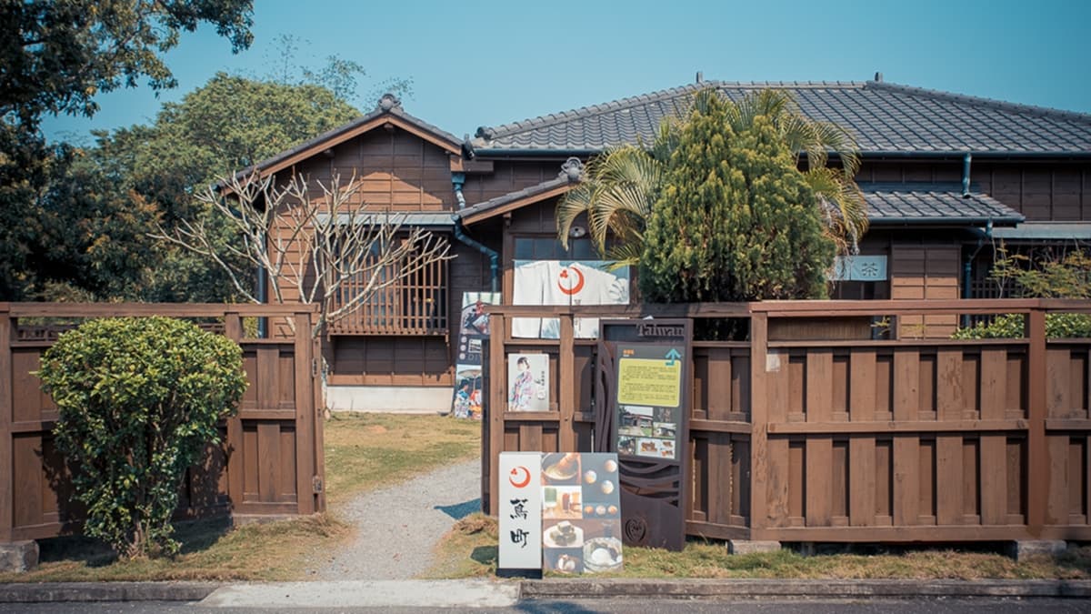 漫步在「八田與一紀念園區 」裡的日式庭院，彷彿來到了日本。（圖片來源：Pengu Travel）